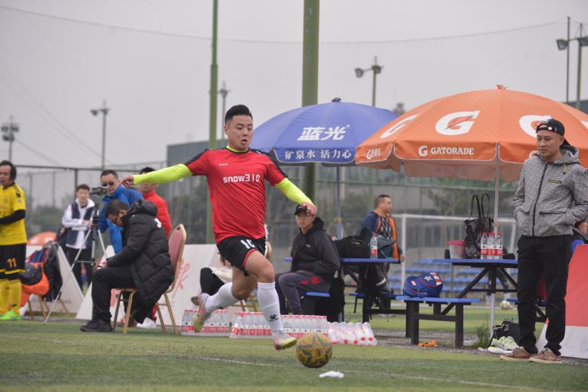 四支战队进入半决赛,四支球队率先打响揭幕战