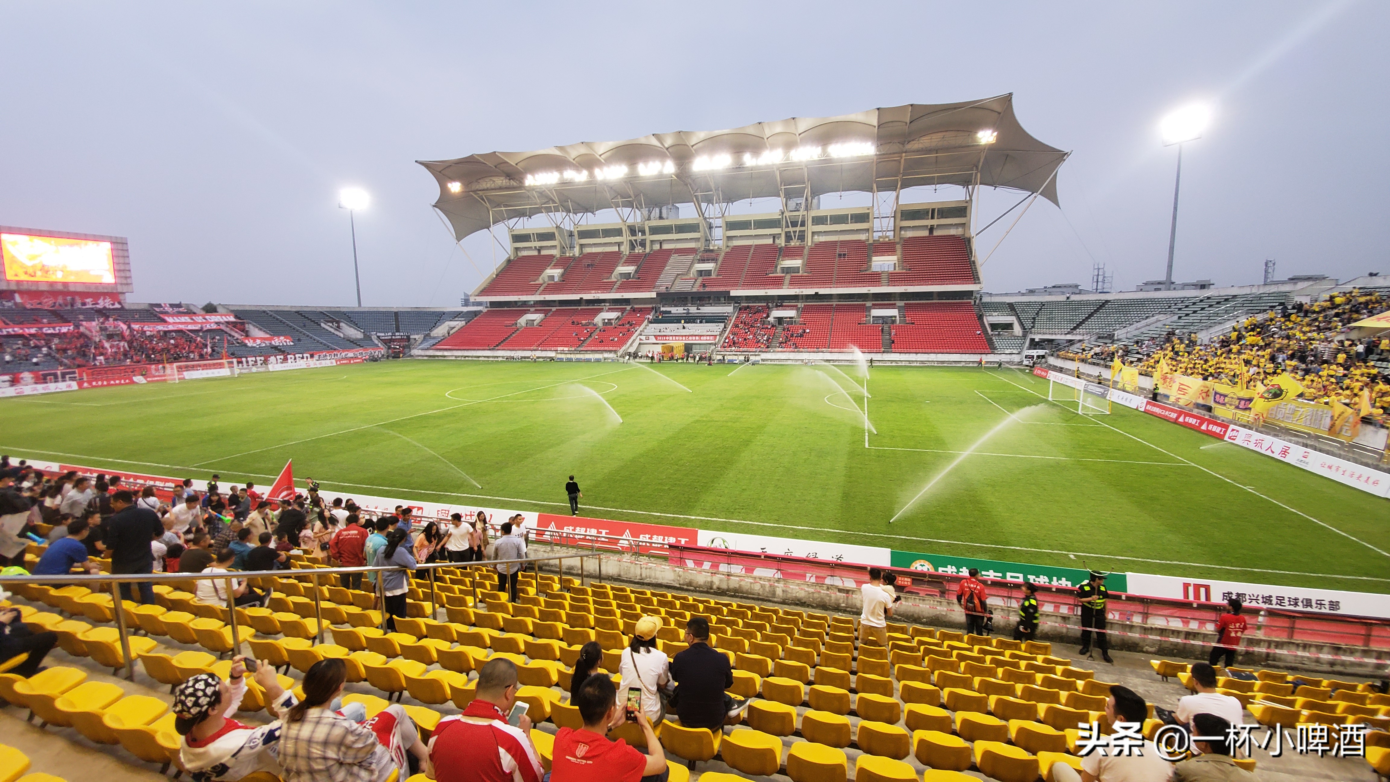 专业足球场转播效果,专业足球场观赛