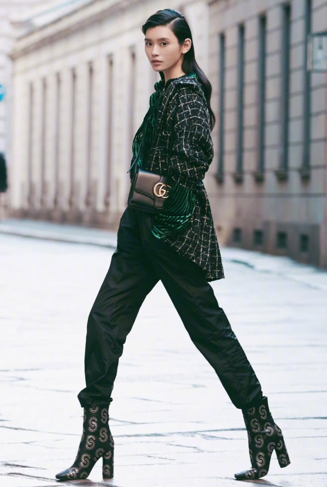 奚梦瑶穿高跟鞋,奚梦瑶穿着高跟鞋