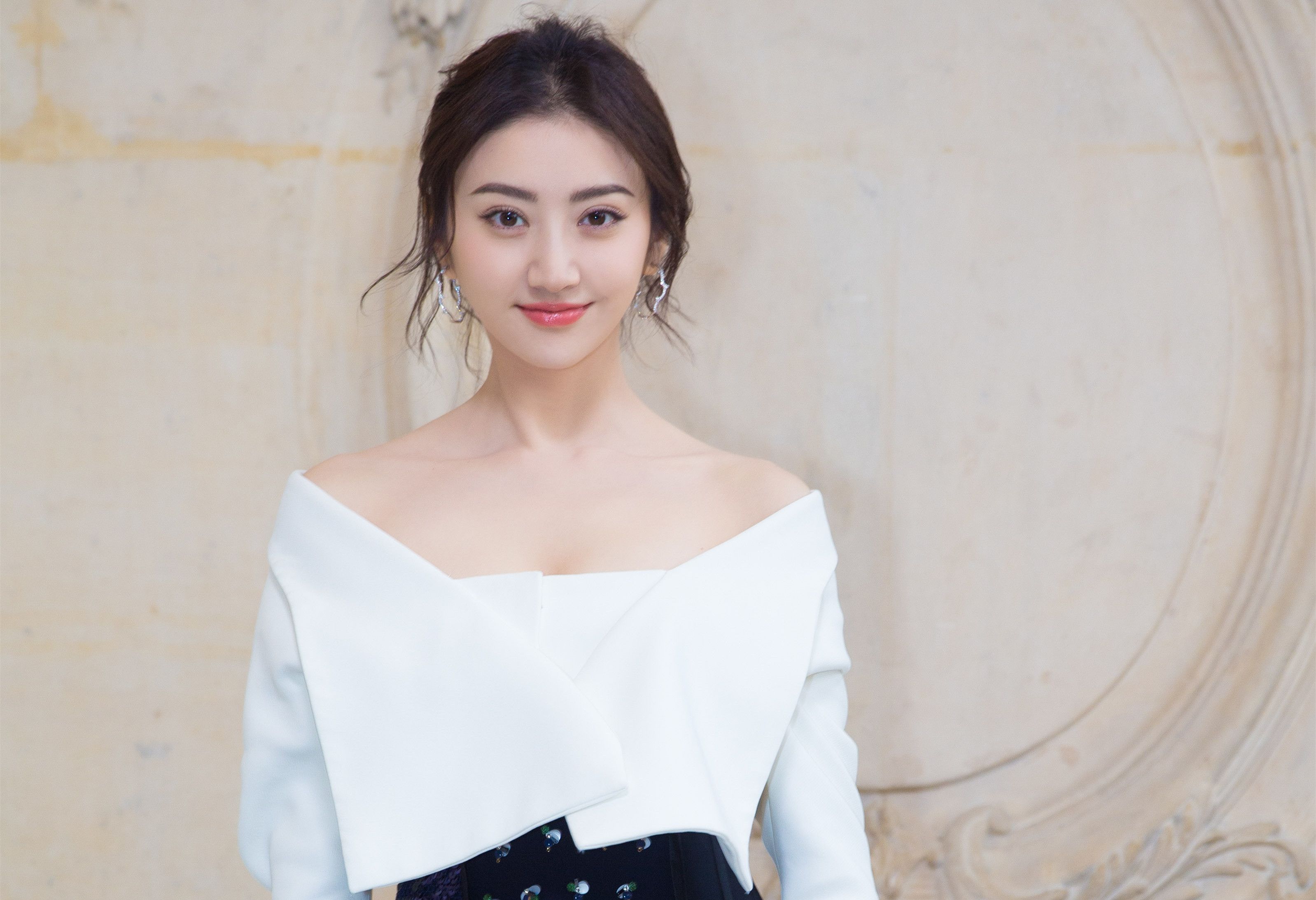 以为很红却早就凉凉的十位明星,死捧不红的8位明星个个颜值在线