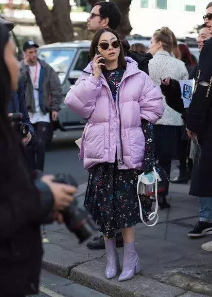 春季黄黑皮糖果色穿搭,冬季糖果色少女感穿搭