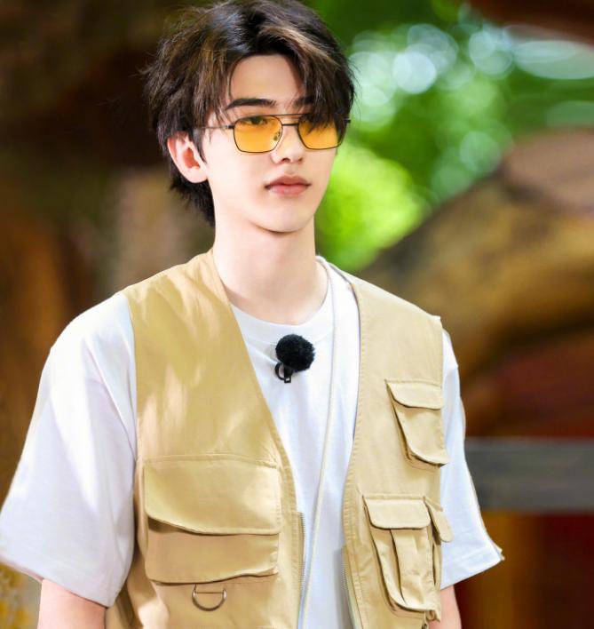 蔡徐坤和沙溢回应父子关系,沙溢问蔡徐坤真心话