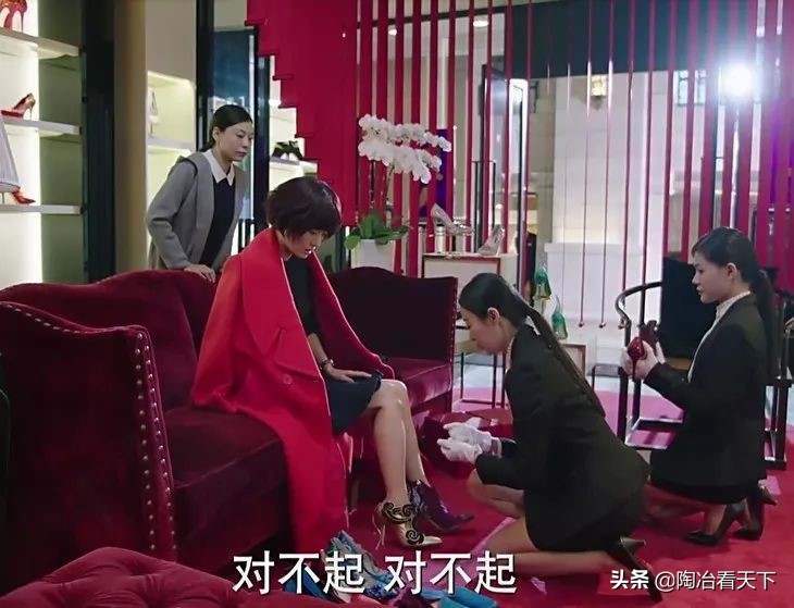 七夕给女朋友买礼物被柜姐怼了怎么做？网友：网购，让她后悔