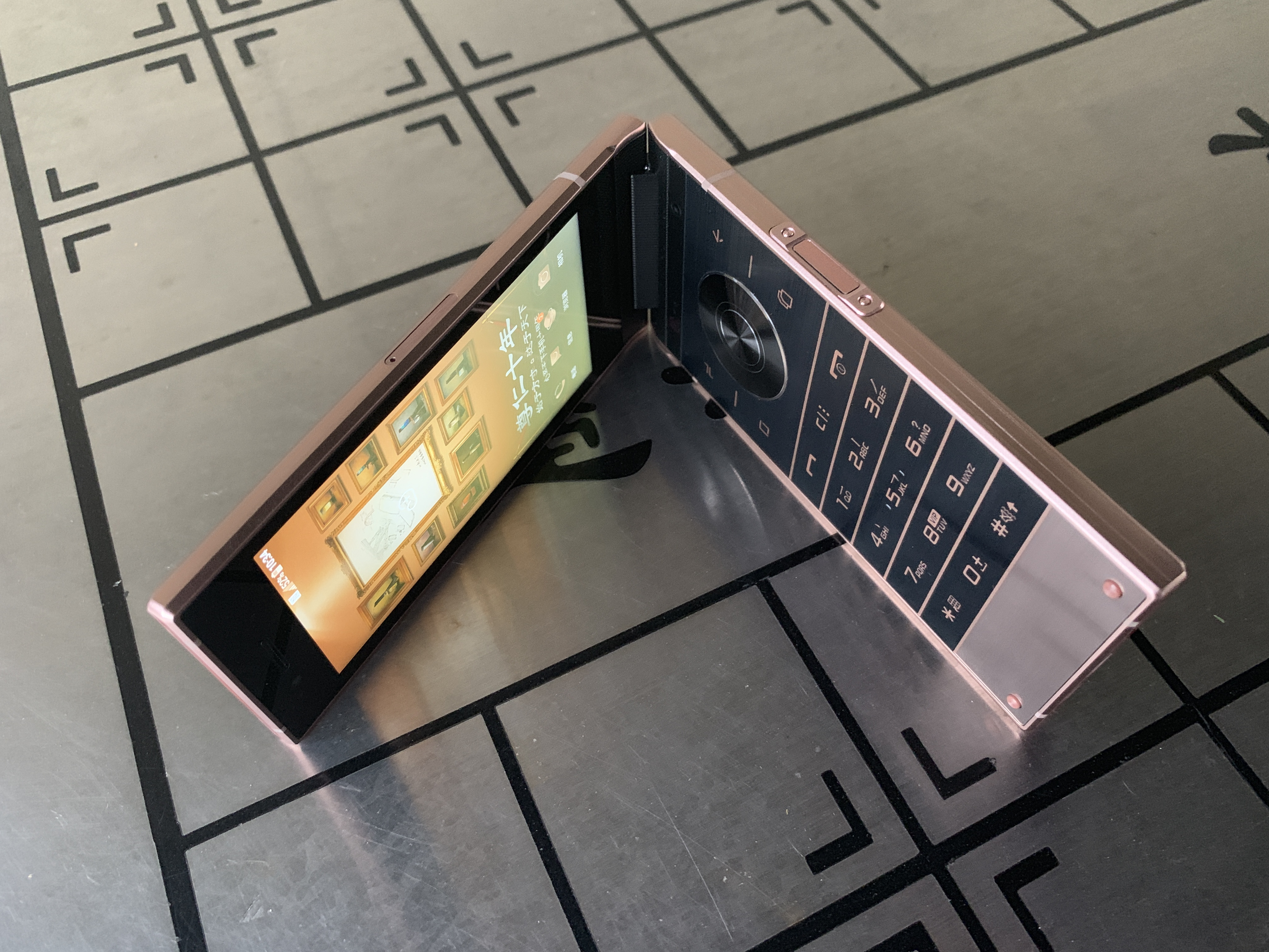 w2019优思版和三星w2019不同之处,三星w2019上面的八颗钻石是真的吗