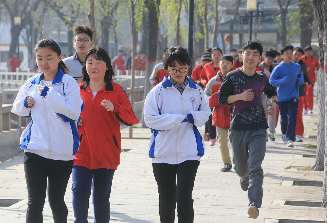 体育跑步训练方法800米,体测800米跑步技巧往返跑