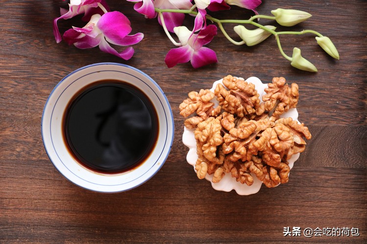 核桃和醋一起吃有什么功效,醋泡核桃真的对人体有好处吗