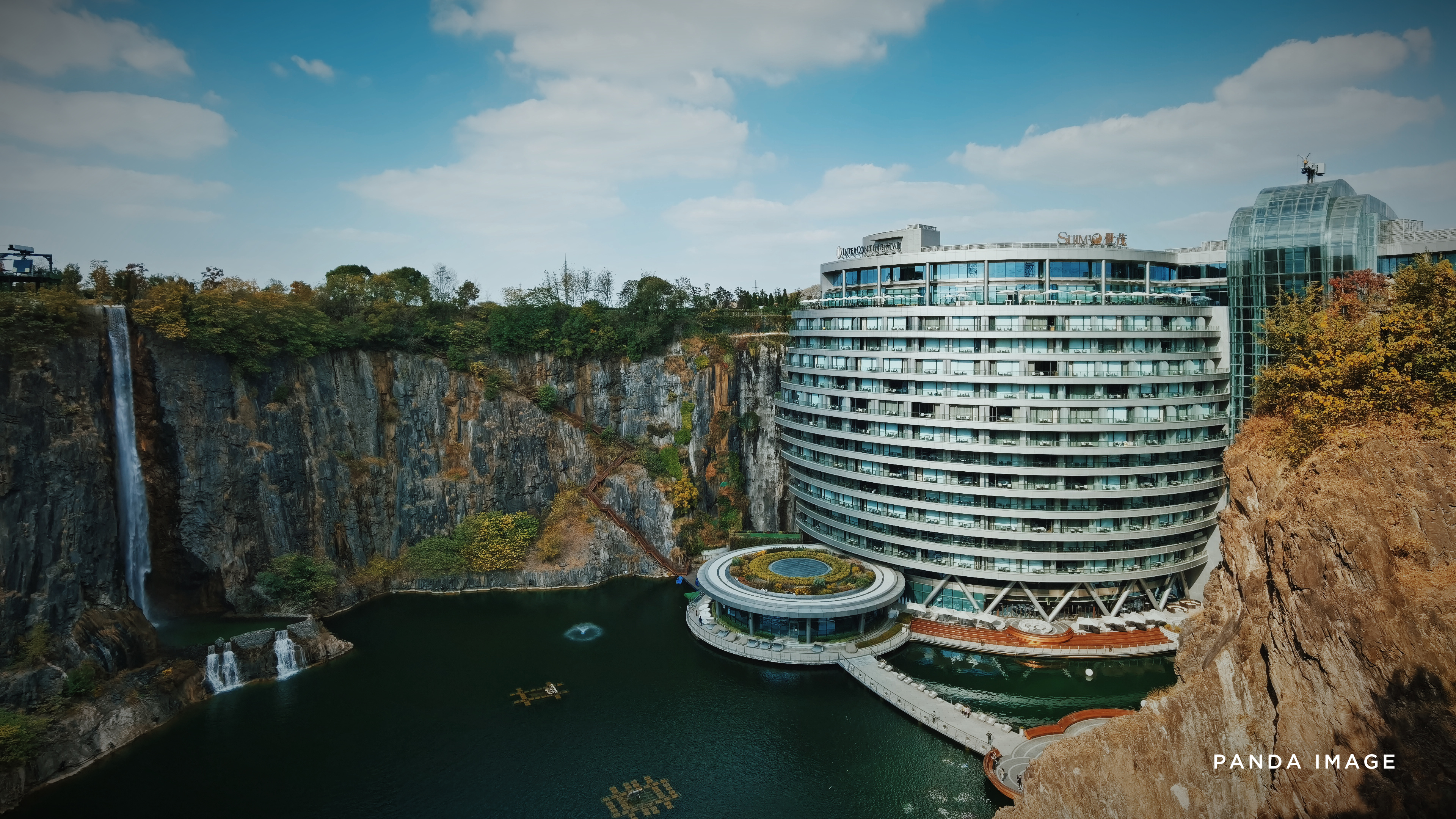 为什么深坑酒店被称为建筑奇迹,惊艳世界的深坑酒店