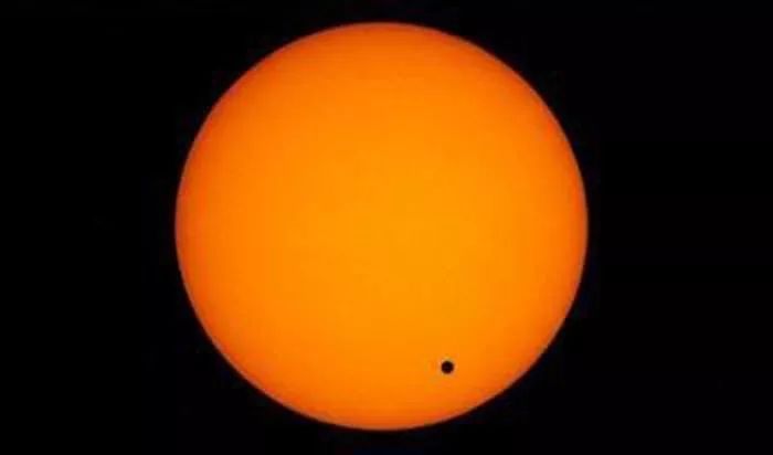 月球与水星相似吗,水星表面与月球表面相似吗