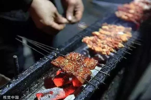 东北街头烧烤铺,东北烧烤是一个江湖