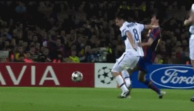 足坛搞笑瞬间加搞笑解说,足坛十大喜闻乐见搞笑瞬间