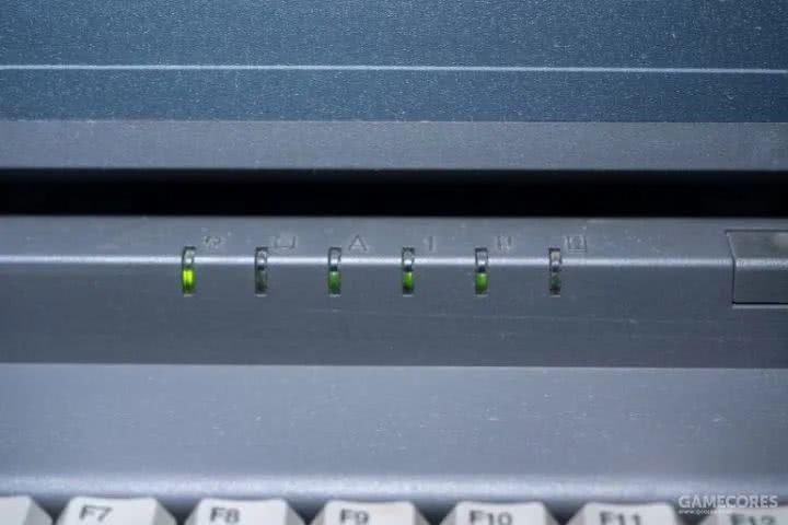 一百多块买个26年前的笔记本，我改了改，还能上网