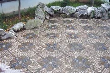 小鹅卵石路面是怎么铺装的,鹅卵石铺装路面方法