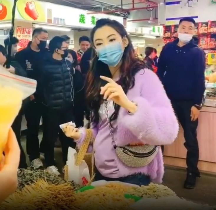 张柏芝大肚怀四胎谜底解开，港媒曝深夜暴饮暴食是“元凶”