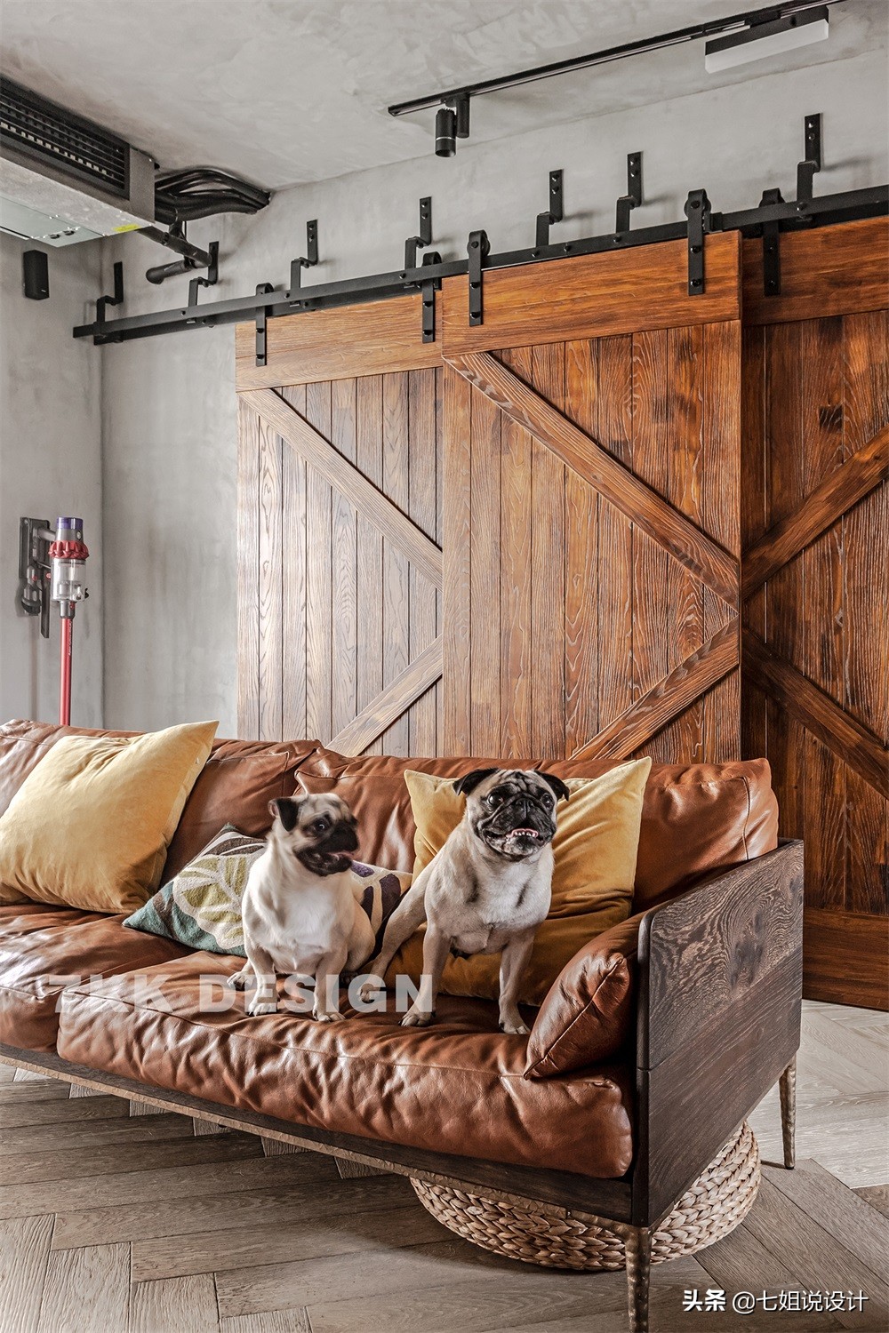 新梅共和城100m²工业风：大胆裸装，冷暖碰撞，演绎粗犷文艺之家