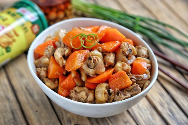 金针菇炒肉湘菜的家常做法,竹笋金针菇炒肉的做法