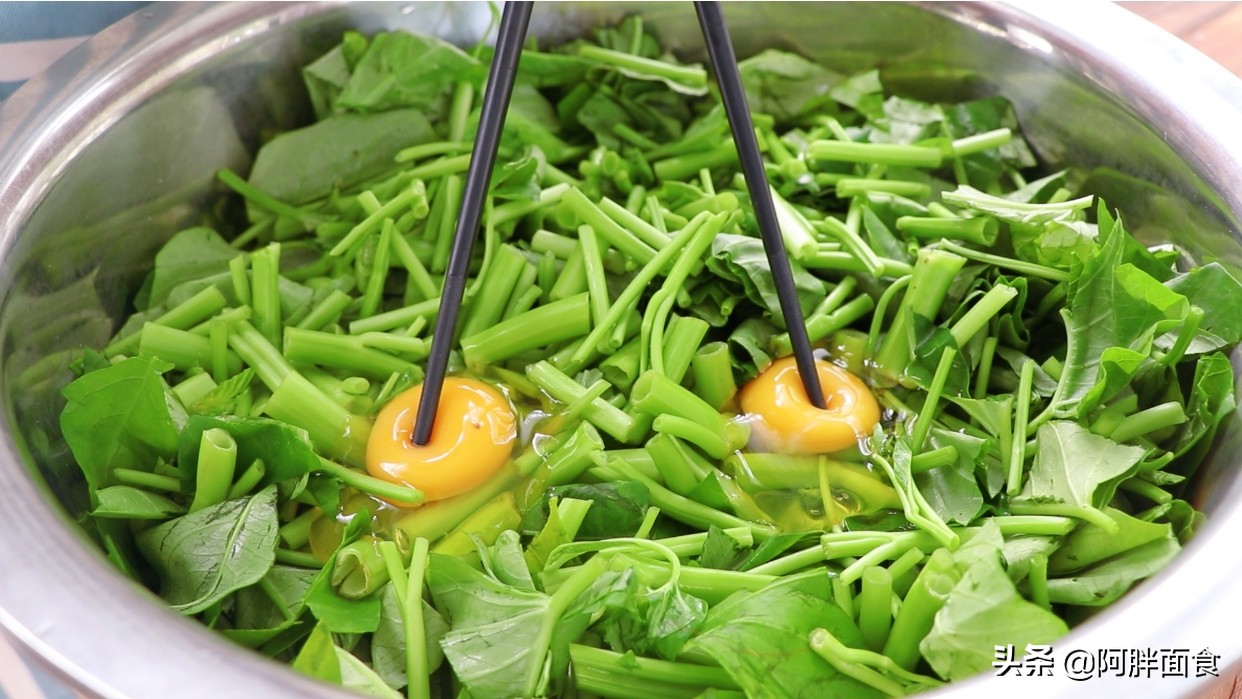 空心菜鸡蛋怎么蒸好吃,一盘空心菜一碗白米饭