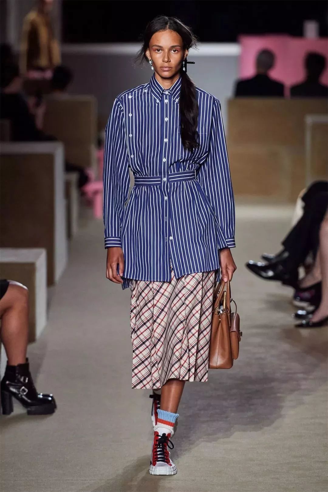 prada2019秋冬女装配色要点,prada2020早春度假系列