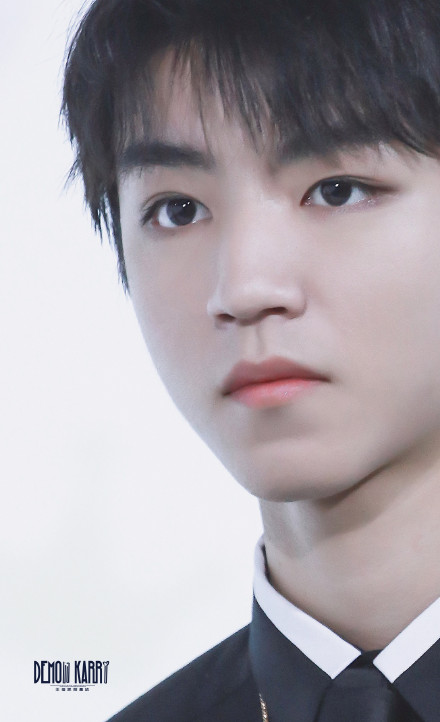 明星评价朱一龙的眼睛,朱一龙杨幂同框照片