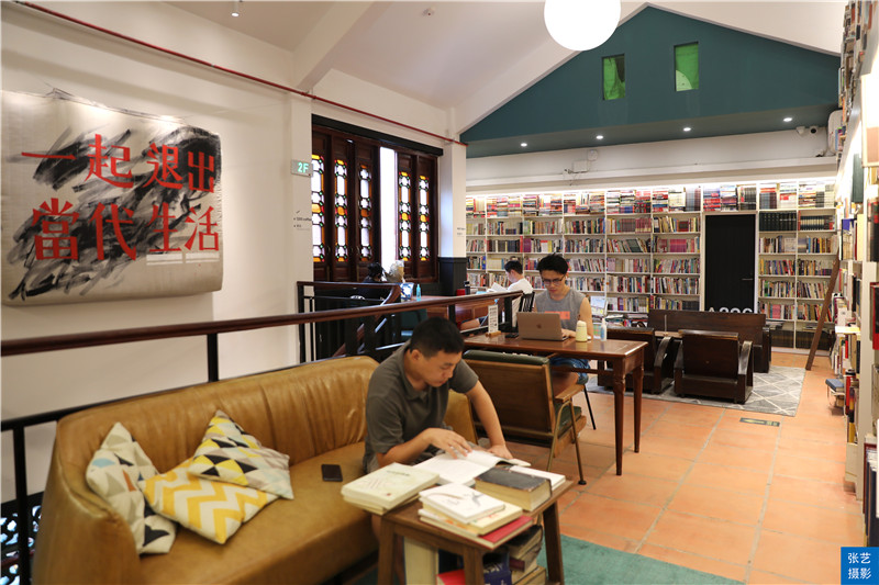 广州荔湾湖公园藏着一个可以睡觉的书店，这家书店再造一个乌托邦