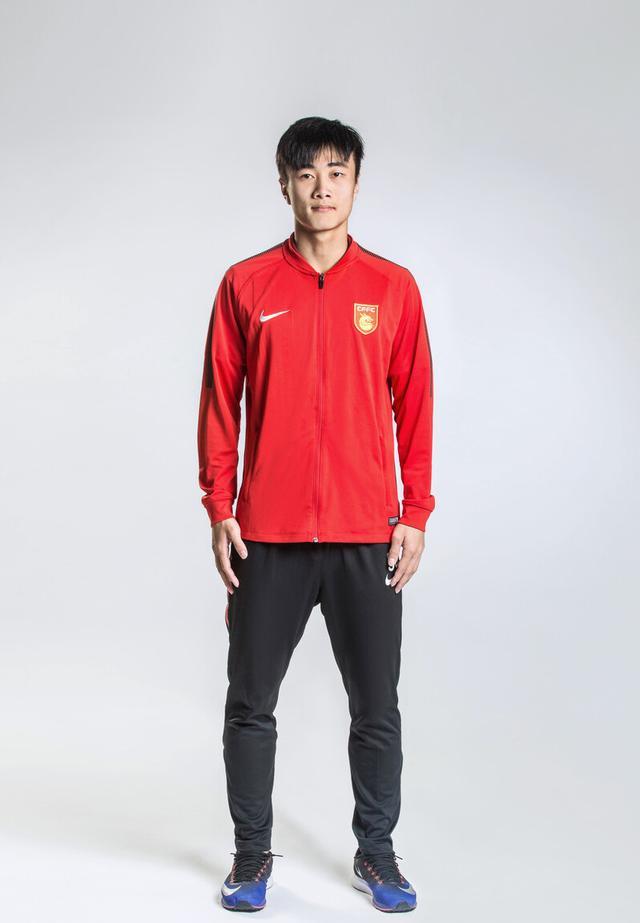 中超后卫连续三次停球,中超足球接球失误视频