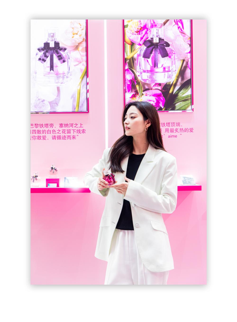 YSL直升机狂爱来袭，带你穿越巴黎，“上天”告白