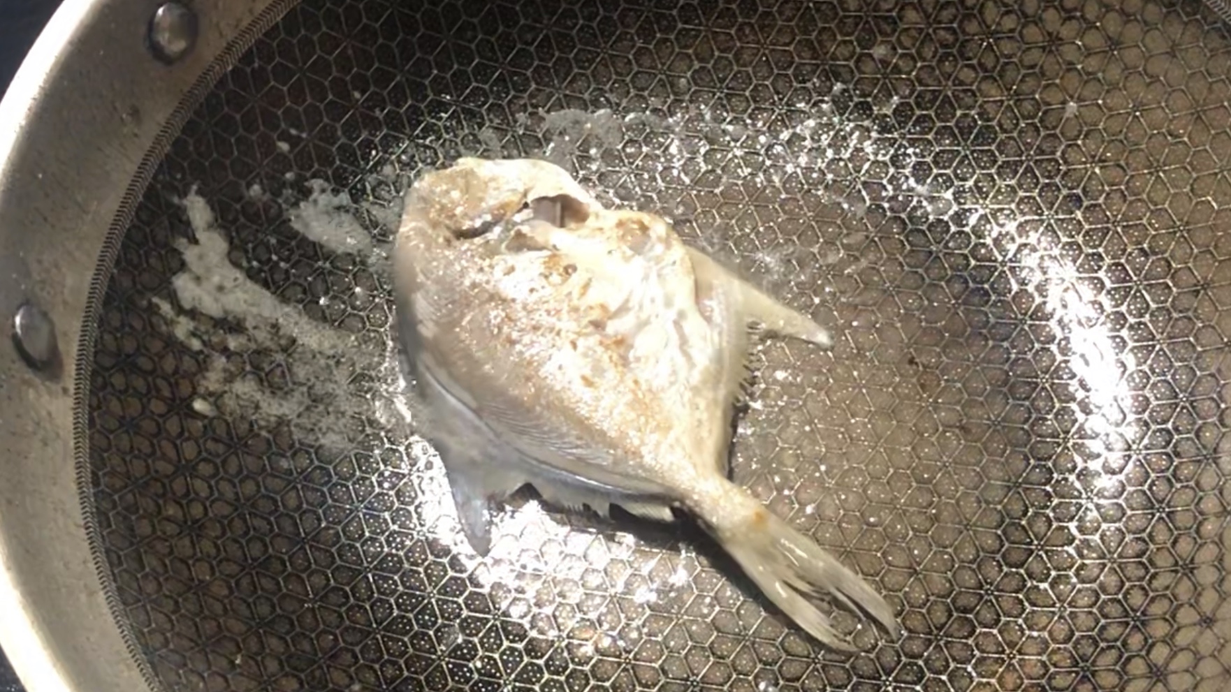 豆豉蒸小白鲳鱼正宗做法,鲳鱼这么烧绝对够味简单又快捷