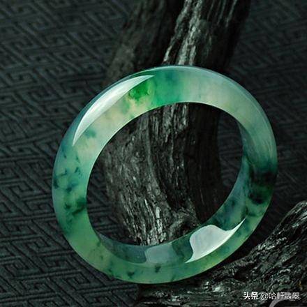 翡翠石藓和飘花怎么区分,翡翠手镯有癣跟飘花区别