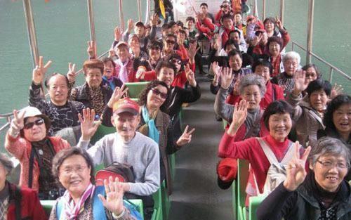 防骗悬疑剧《猎心者》热播中，中老年人更需要提高防骗意识！