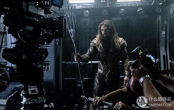 看腻了小鲜肉？《海王》凭肌肉和女神实现口碑逆袭：DC漫改指南