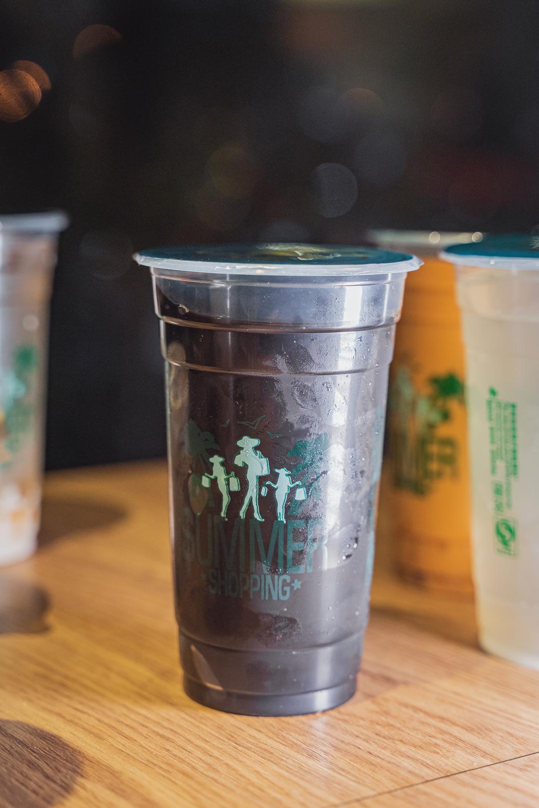 就这家连门都没有的2㎡小店，居然能在上海红17年？