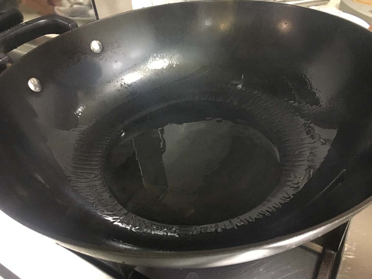 如何不带粉煎带鱼不粘锅又不烂,不用胡椒粉不要裹粉的带鱼怎么煎