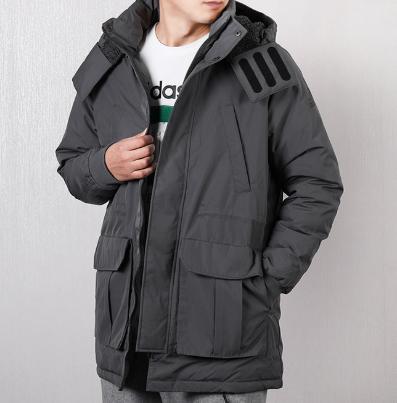 郑州的一家不怕亏钱的店，阿迪耐克百元买，全是正品不博眼球