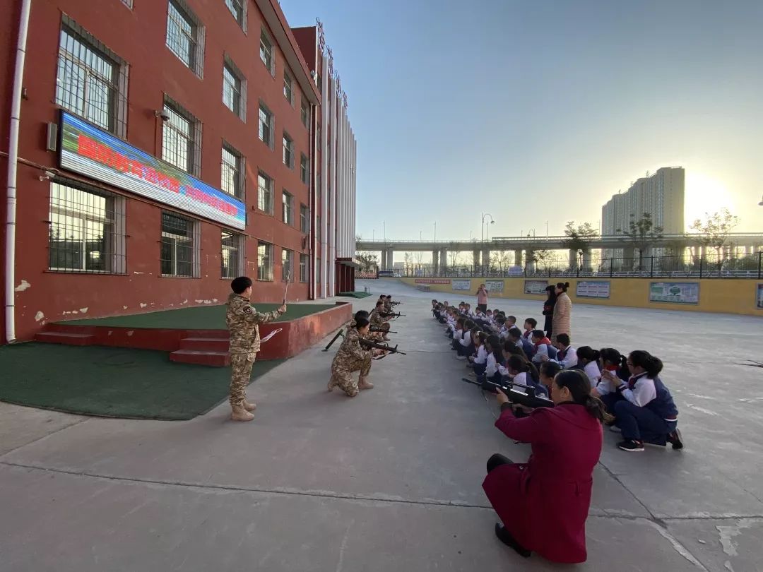 小学国防教育进校园,县街小学国防教育