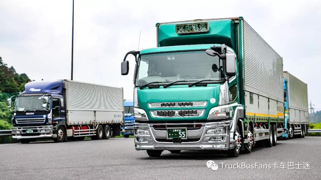 日本高速公路服务区随拍！卡车居然都这么帅