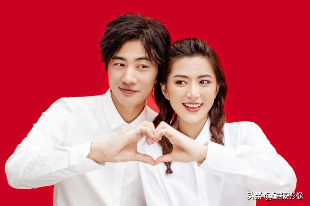 结婚纪念照怎么拍最美,穿黑色衣服拍结婚证件照好看吗