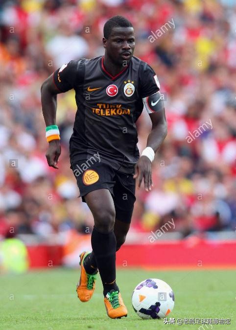 曾经风靡98世界杯的彩色pumaking，如今低调变身成贝莱林小黑鞋