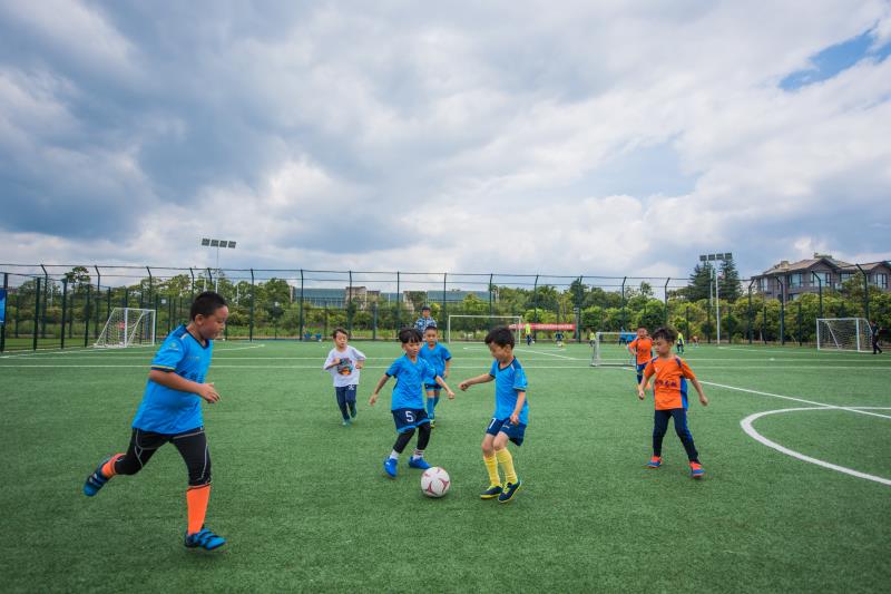 享用足球带来的快乐,让孩子享用足球乐趣