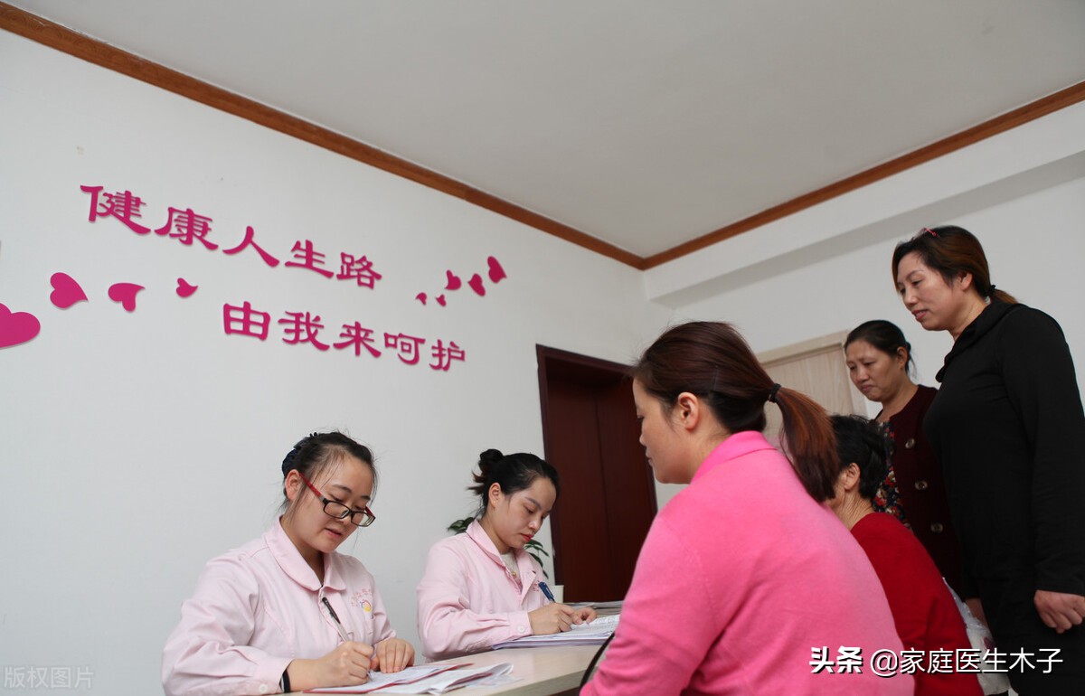 痛心！老年女性绝经后出血酿祸害，女人出现这些情况千万莫大意