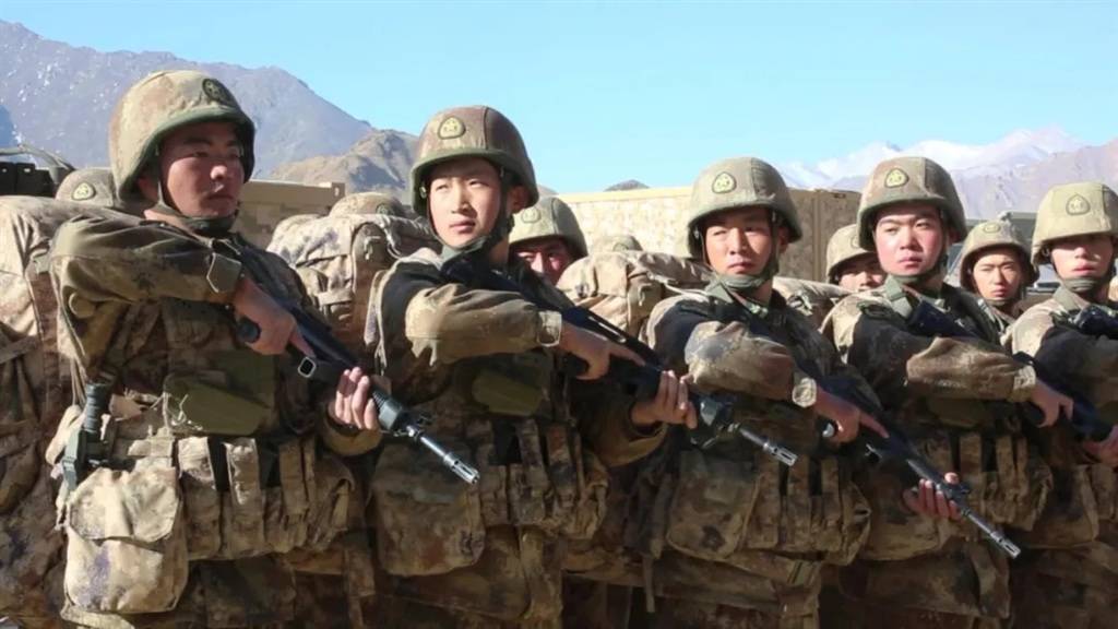 解放军特种部队配发的体能服,新式体能训练鞋配发到边防一线