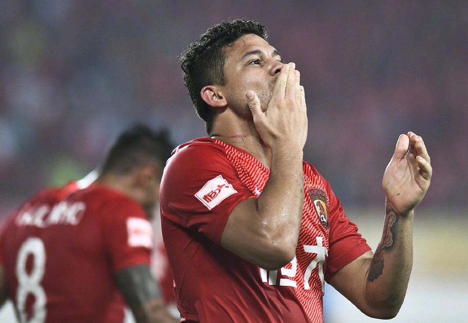 成为真正中国人！球迷送埃尔克森中文名字帖，已能说简单汉语