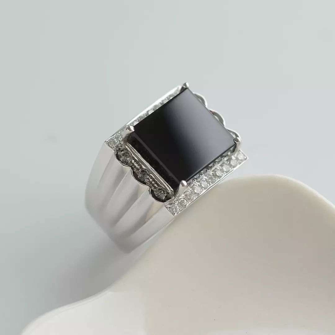 深黑色的玉石有哪些,黑色玉石都有哪些