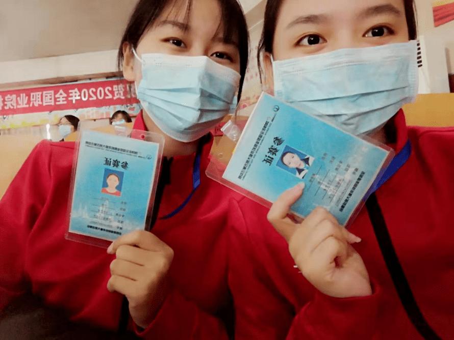 打碎对“职校生”的偏见，00后女孩凭借一件衣服，拿下国赛大奖