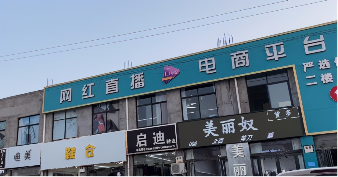 在农村做微商月入1万,做微商行业一年能赚多少