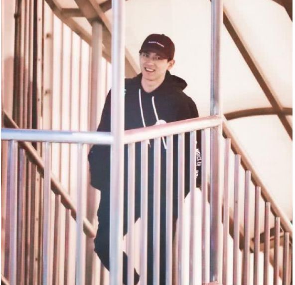 李现素颜真实照片路人拍,明星生图李现