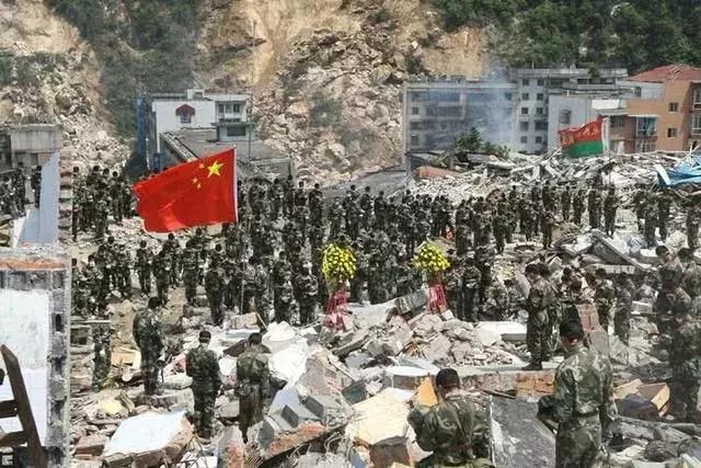 致敬最可爱的人一幅画,致敬最可爱的人卡通图片