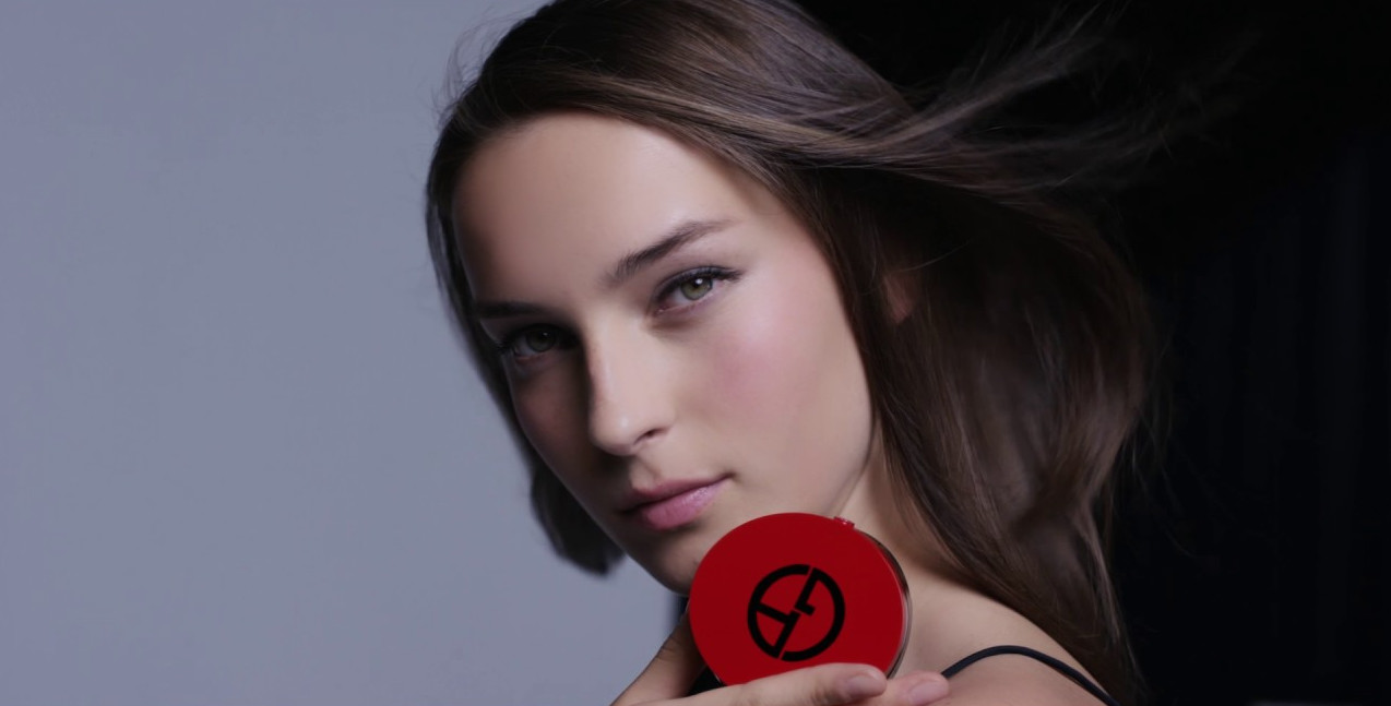 阿玛尼红气垫和粉底液哪个遮瑕好,阿玛尼红气垫用什么定妆不脱妆