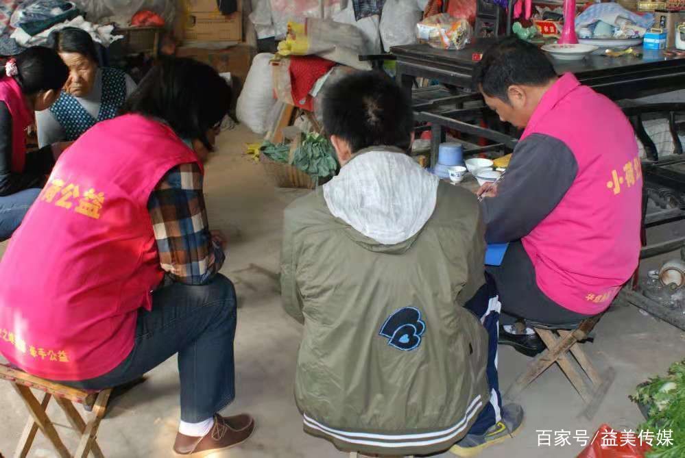 她是两千多孩子的“彩虹妈妈”，为服刑人员未成年子女撑起一片天