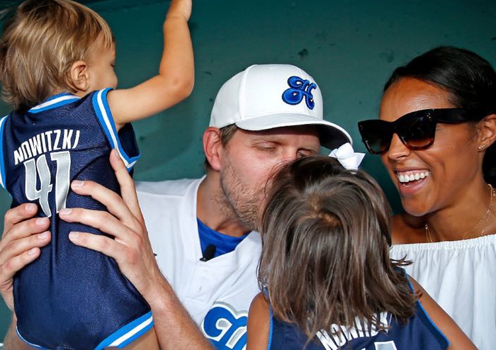 诺维茨基有多强？击败巅峰詹姆斯科比夺冠，征服小12岁黑人妻子