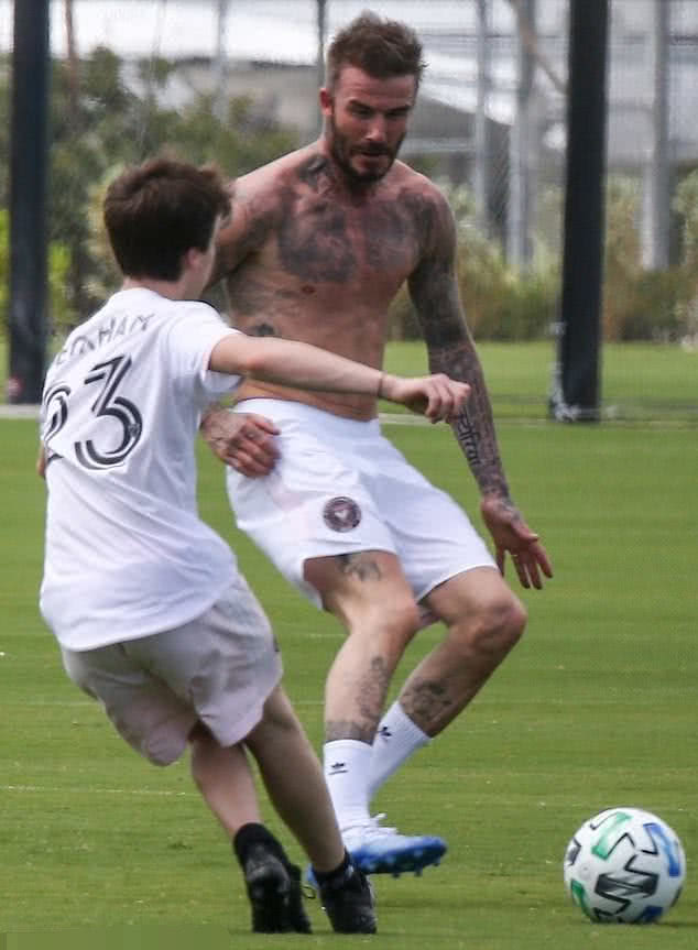 贝克汉姆全家齐出镜,贝克汉姆中文纹身是谁纹的