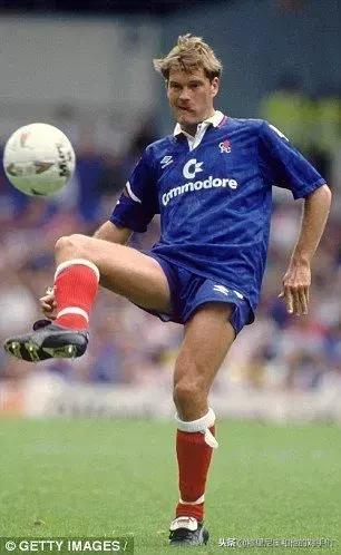 从夏普到世嘉，从德国好顺到库尔斯啤酒：英超豪门球衣广告的变迁